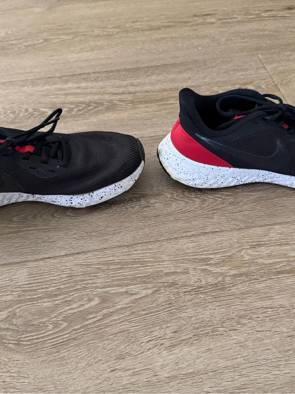 Nike Men’s Revolution size 9.5 men’s size